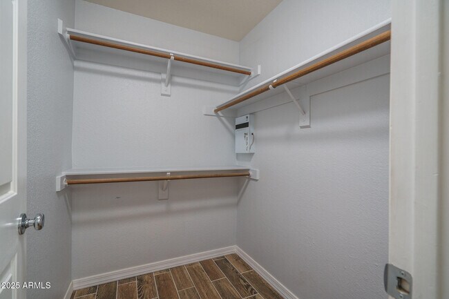 Building Photo - 6820 S Roosevelt St