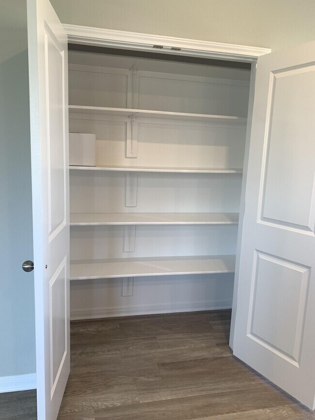 Building Photo - 1353 Aurora Grv Bnd