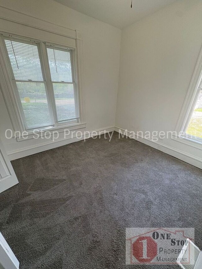 Building Photo - Gorgeous 4 Bedroom, 2 Bath in Independence!