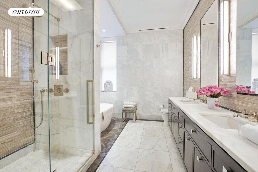 Building Photo - 235 W 75th St