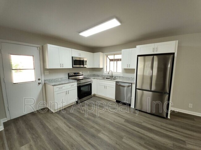 Building Photo - 5370 Longmeadow Ln