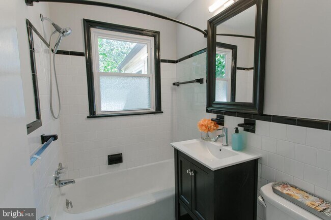 Building Photo - 2809 Pierpont St