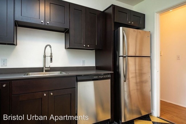 Building Photo - 3020 SE Waverleigh Blvd