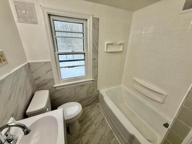 Building Photo - 1248 Highbridge Rd