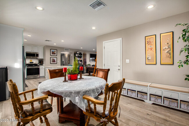 Building Photo - 1010 S Hardy Dr