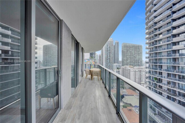 Building Photo - 801 S Miami Ave