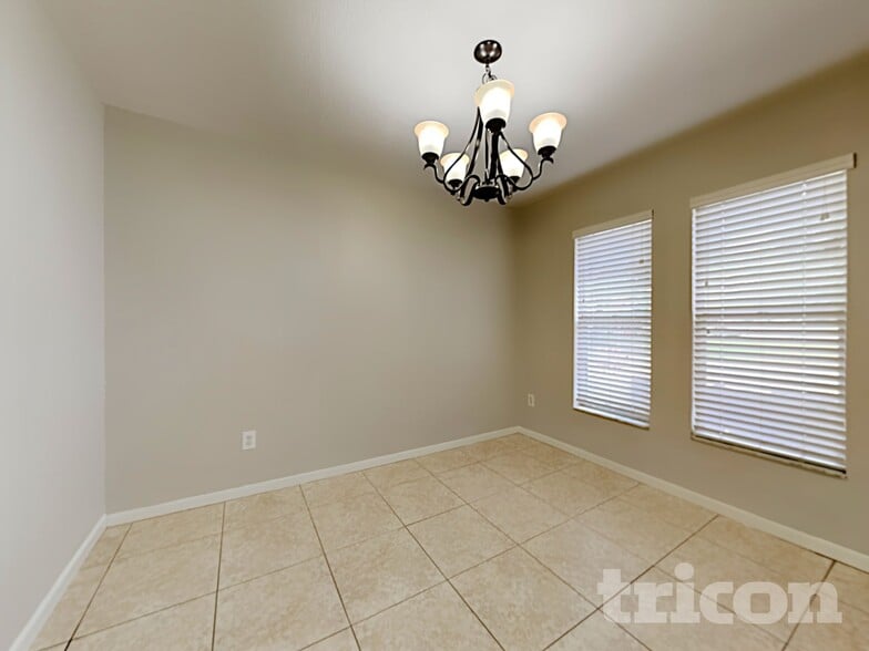 Building Photo - 802 Gullberry Ln