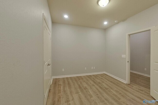 Building Photo - 10685 Bent Brook Dr