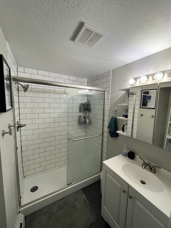 Building Photo - 1/2 Duplex in the very desirable West Arva...
