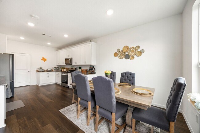 Building Photo - 25927 Chicory Dr