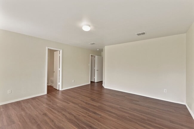 Building Photo - Beautiful 3 bed 2 bath home in Poynter Cro...