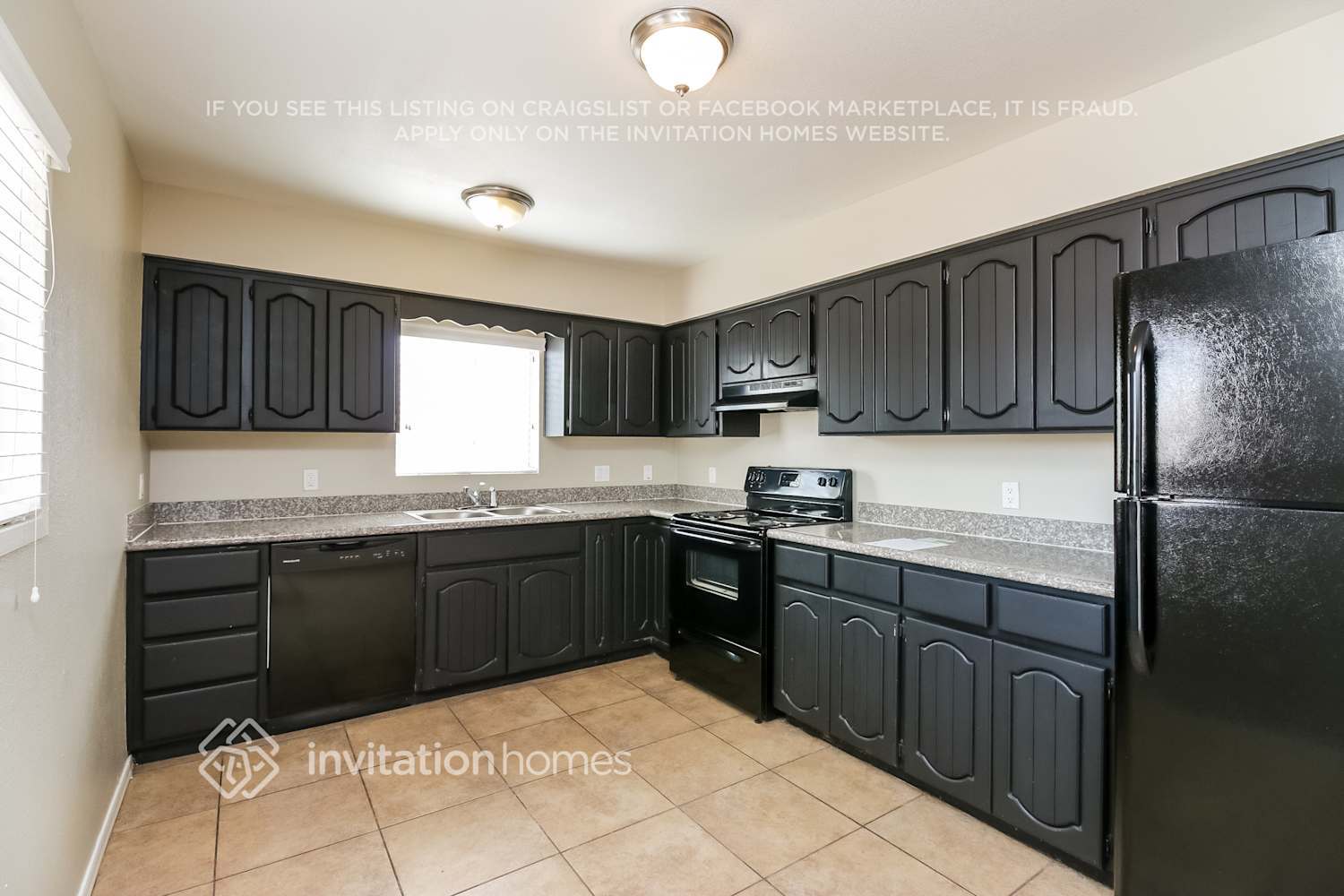 Building Photo - 1376 E 30th Ave