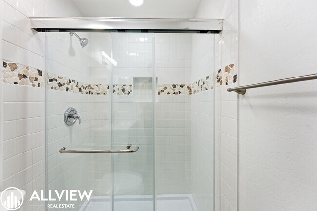 Building Photo - 16781 Bardon Ln