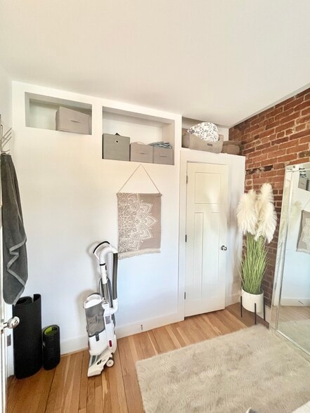 Building Photo - 5 Braemore Rd