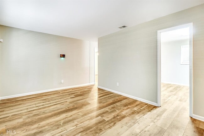 Building Photo - 8775 Lee Rd