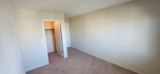 Building Photo - Beautiful 4BED / 3BATH home!