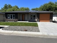 Building Photo - Senior Living Community (55+) - Built In 2021 - High End 2/2 Home With Full Access To Onsite Recr...