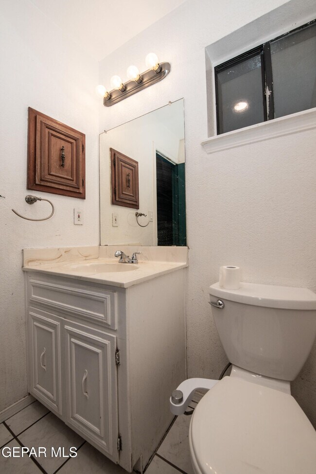 Building Photo - 11416 Lake Ozarks Dr