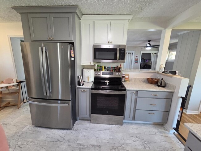 Building Photo - 100 9th Ave