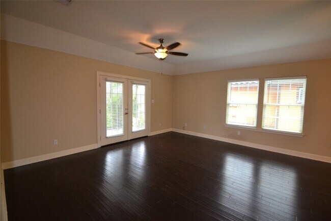 Building Photo - 278 Debbie Ln
