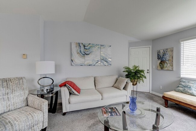 Building Photo - Second Story 2 bed 2 bath condo - W/S/G included!