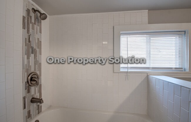 Building Photo - 1520 W 45th St