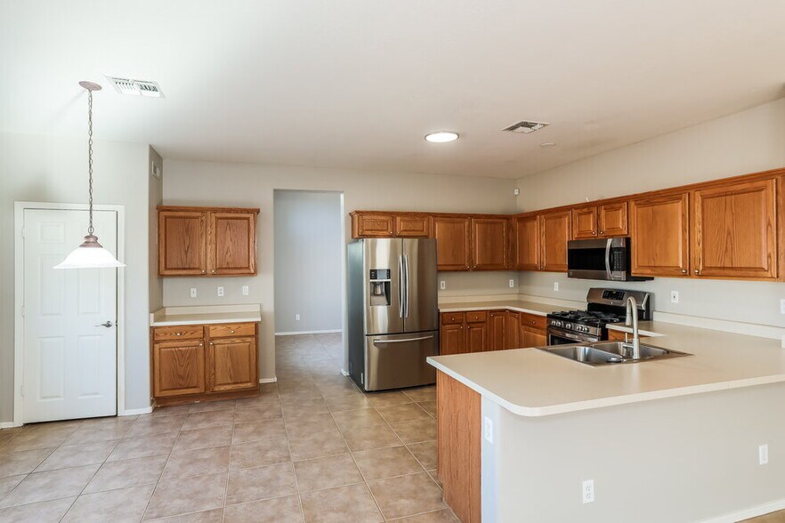 Building Photo - 14436 N 162nd Ln