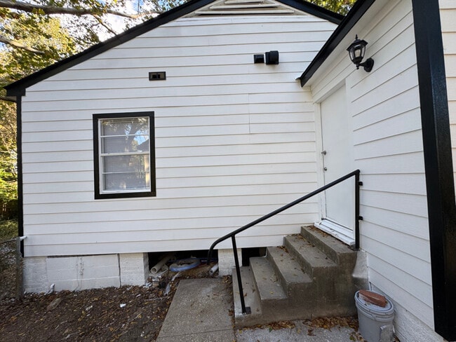 Building Photo - 1821 Jenkins Ave