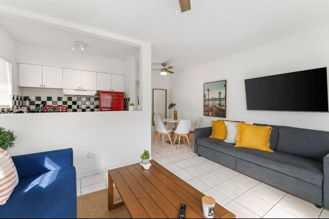 Building Photo - 7721 Harding Ave