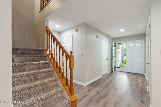 Building Photo - 262 Daffodil Dr