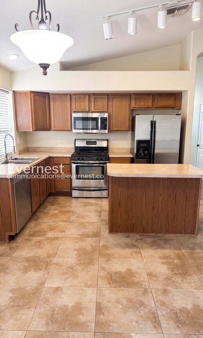 Building Photo - 42520 W Hall Dr