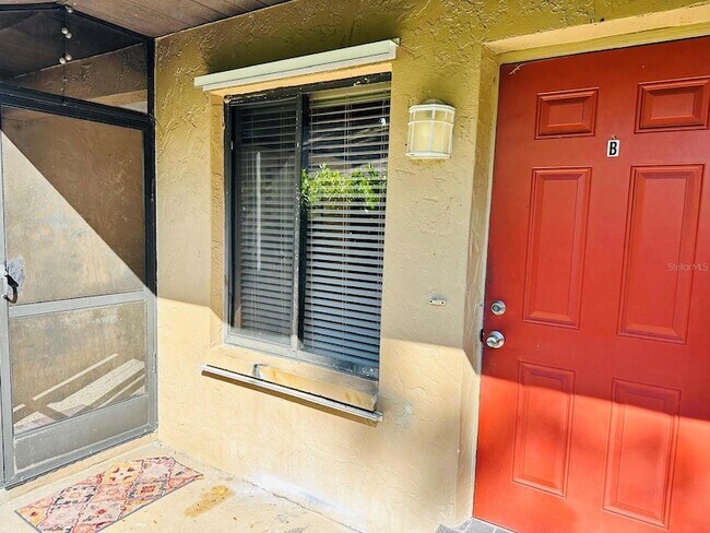 Building Photo - 1025 SE 24th Ave