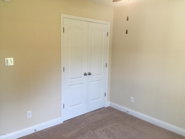 Building Photo - 113 Oyster Ln