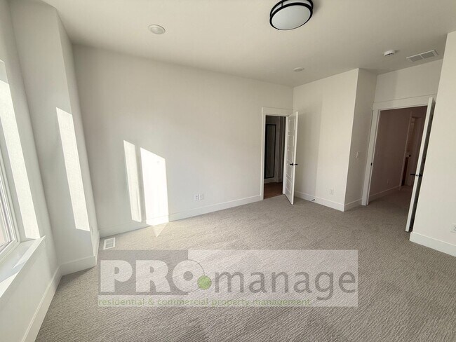 Building Photo - Gorgeous *NEW* Townhouse on the west side