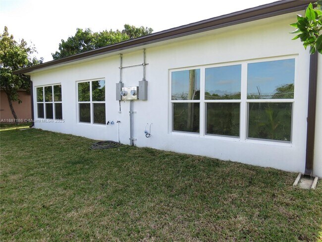 Building Photo - 1671 SW 44th Terrace
