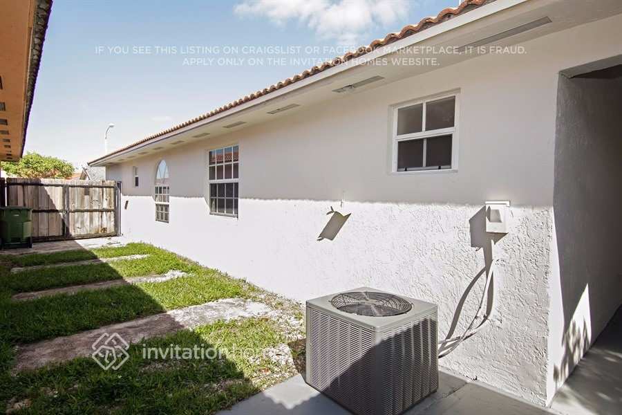 Building Photo - 2476 W 72nd Pl