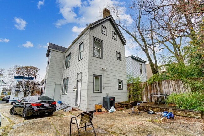 Building Photo - Large Clifton House For 2026-2027!