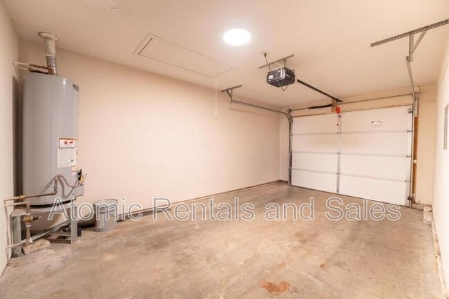 Building Photo - 322 Hawthorne Oaks Way
