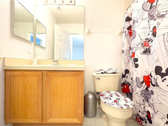 Building Photo - 1042 Calabria Ave