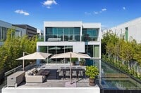 Building Photo - 1051 W 48th St