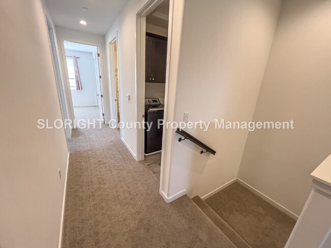 Building Photo - AVAILABLE NOW - 3 Bed/ 3 Bath Beautiful SL...