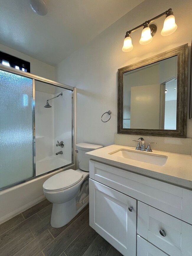Building Photo - MOVE-IN READY, upgraded 3+3 w/bonus room!
