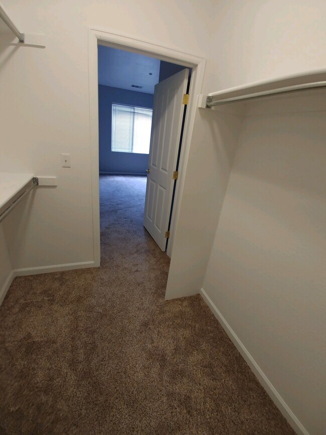 Building Photo - 9390 W Chatfield Pl