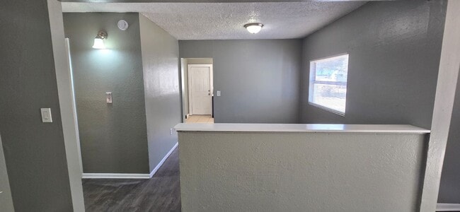 Building Photo - 3/1 Tampa Home ! Apply for FREE This Holiday Season!