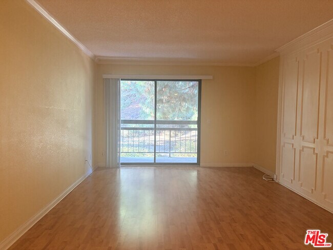 Building Photo - 805 Temple Terrace