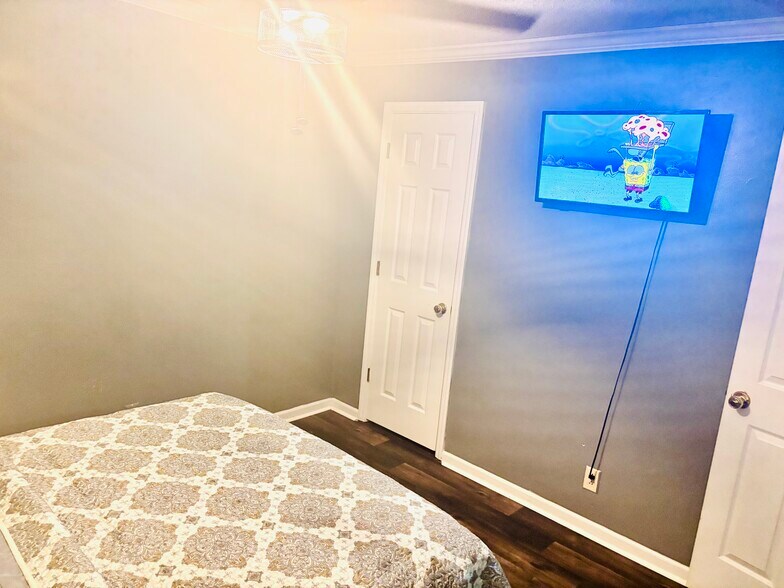 Guest Bedroom - 4388 Barrington Pl