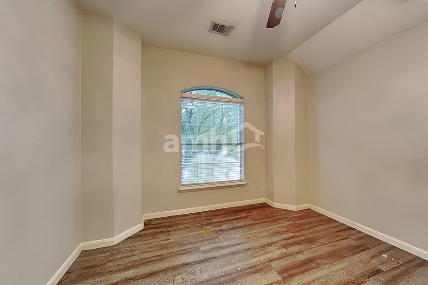Building Photo - 10931 S Falls Terrace