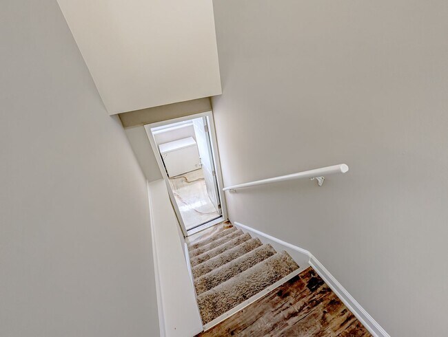 Building Photo - 8616 Hickory Ave