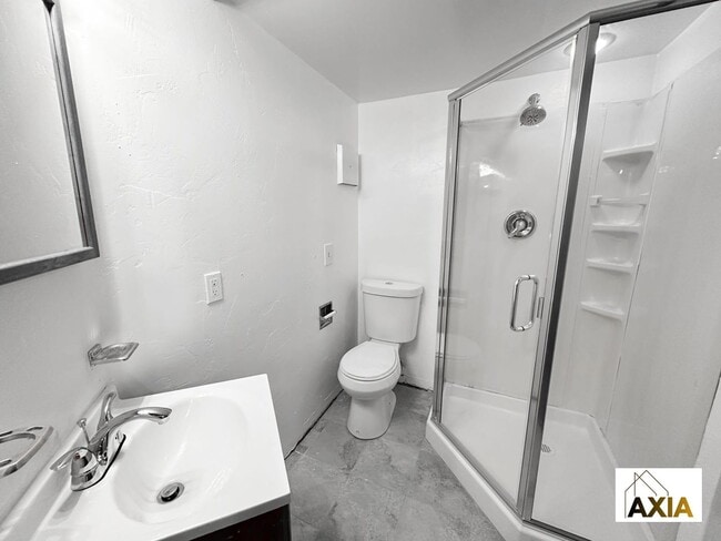 Building Photo - Charming 2BD/2BA Home with a Full Basement!