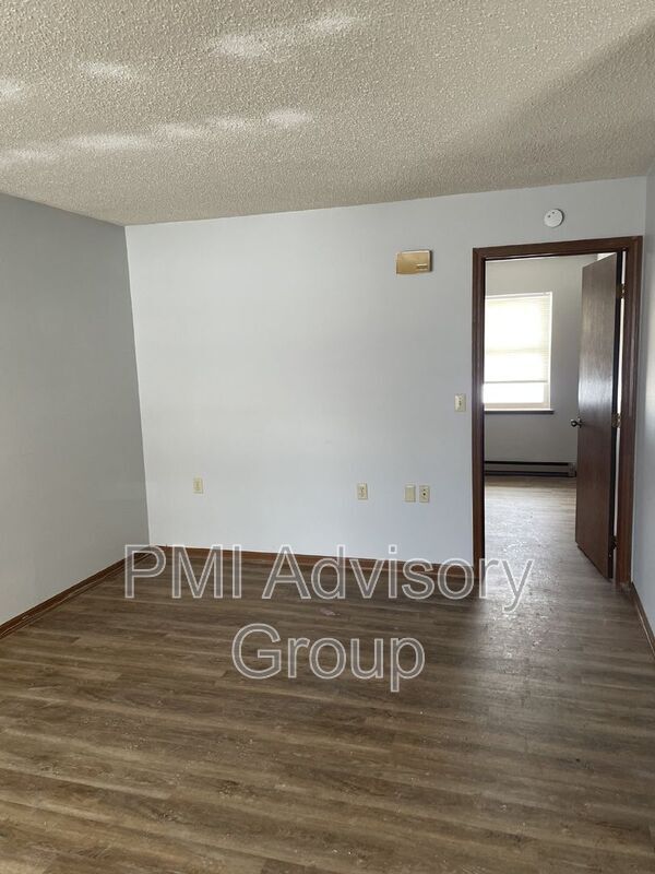 Building Photo - 508 Prairie Ave